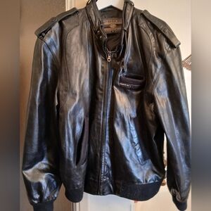Members ONLY, Black Leather Bomber Jacket. Mens Sz.med